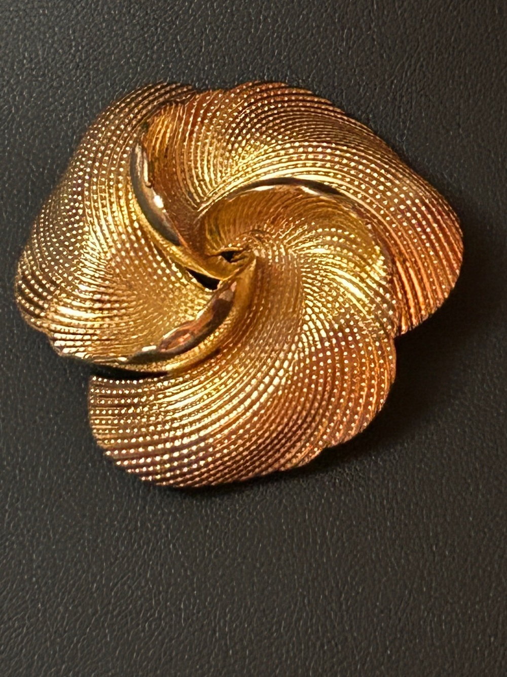 RARE CHRISTIAN DIOR 1962 GROSSE GERMANY  GOLD PLATED FLORAL 2” BROOCH PIN